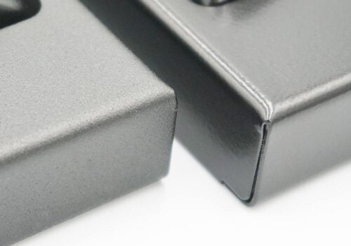 Speciallackade armbågskontakter i mattsvart och glans svart